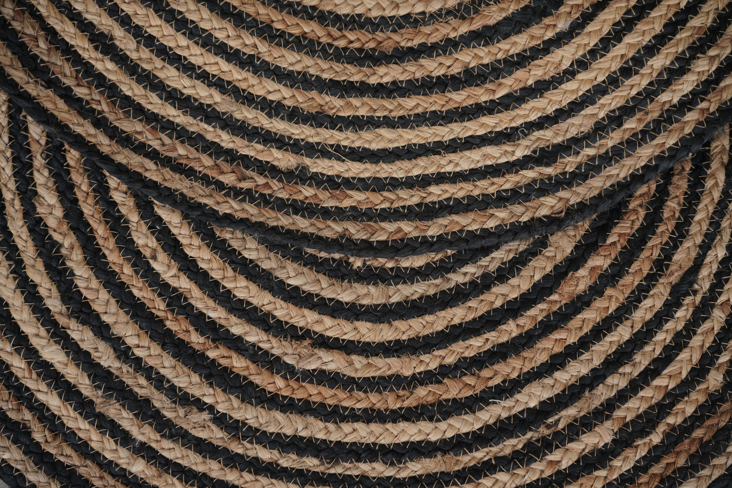 Handwoven Round Jute Rug – Natural & Black Spiral Pattern