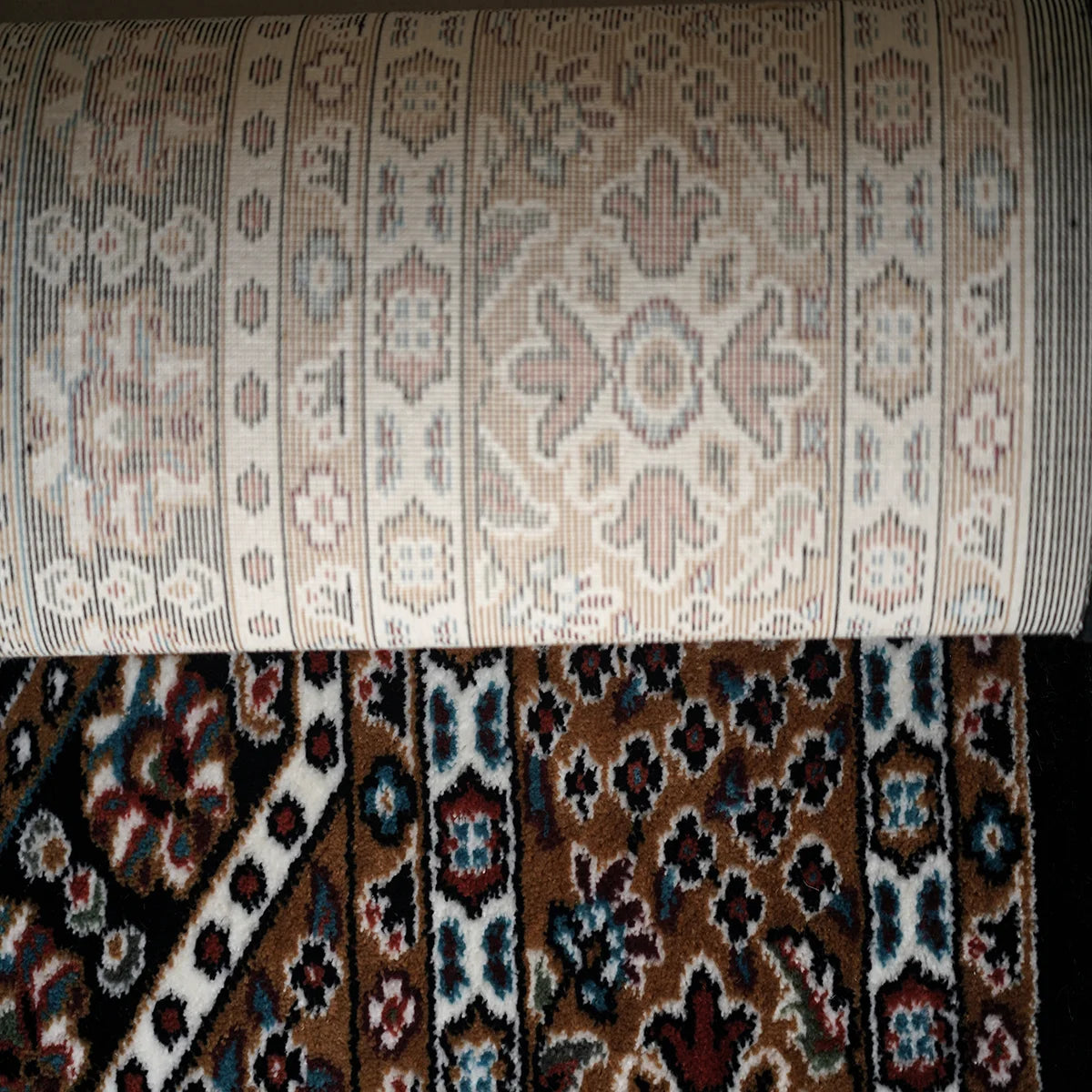 Elegant Traditional Machine-Made Persian Style Rug