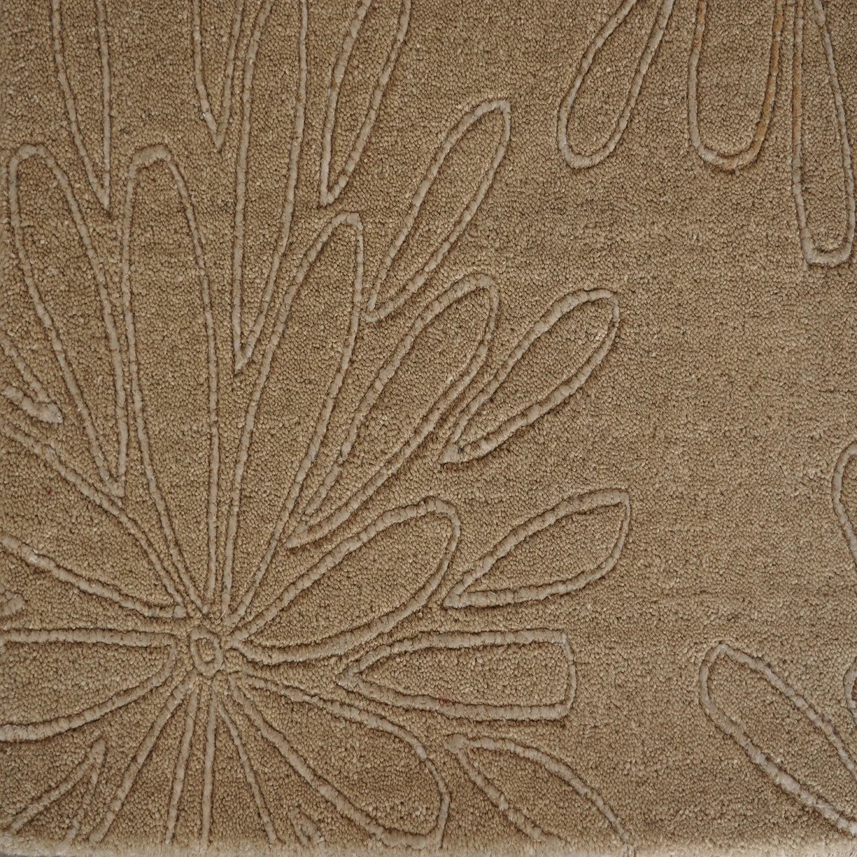 Hand Tufted Woollen Rug – Beige Floral Embossed Modern Carpet