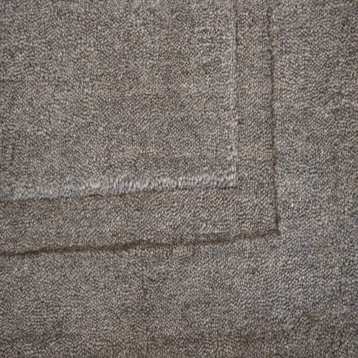 Hand Tufted Woollen Rug – Elegant Grey with Subtle Border Design