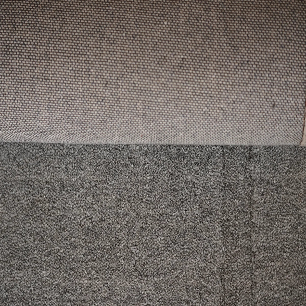 Hand Tufted Woollen Rug – Elegant Grey with Subtle Border Design