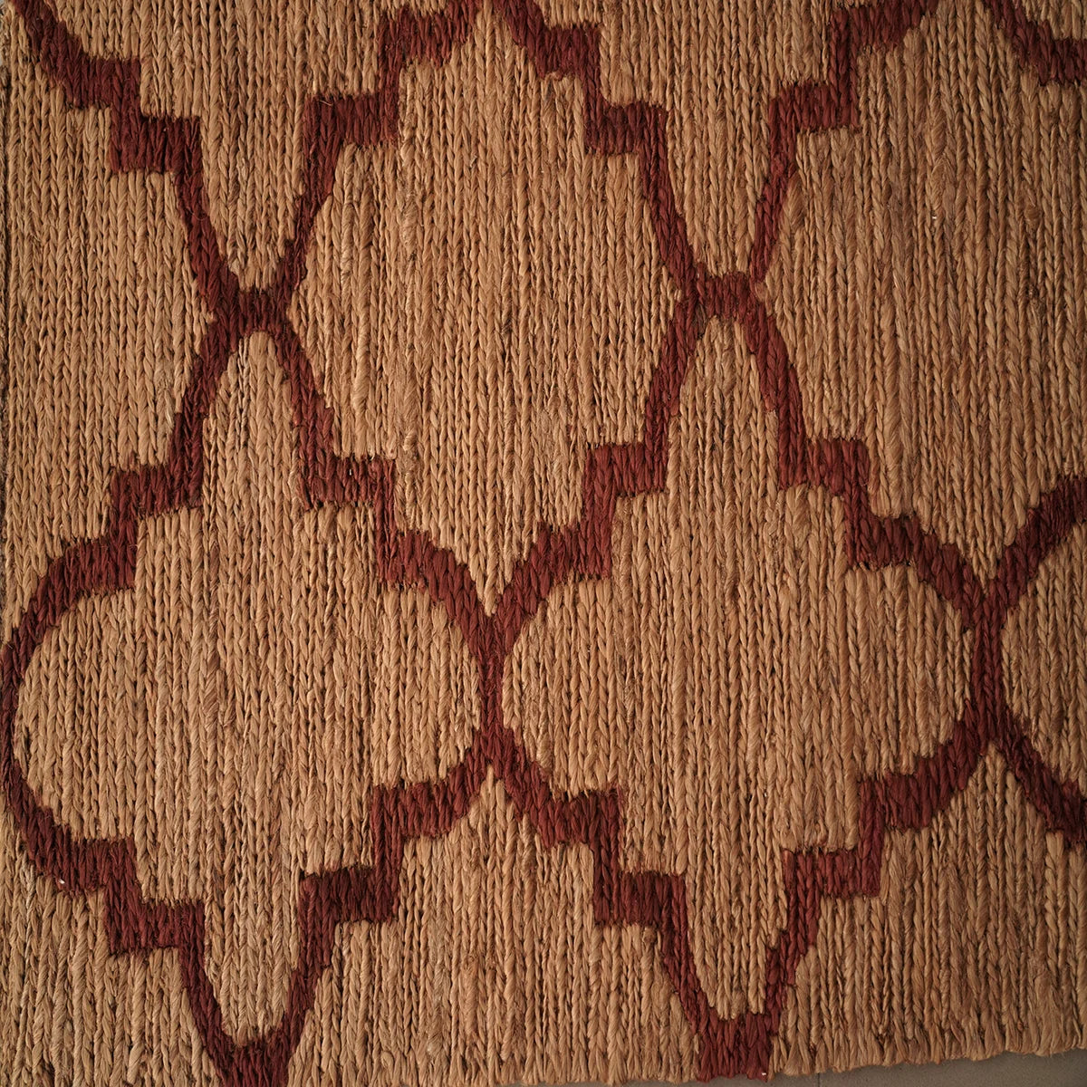 Handwoven Jute Rug with Geometric Pattern – Natural & Durable Floor Décor