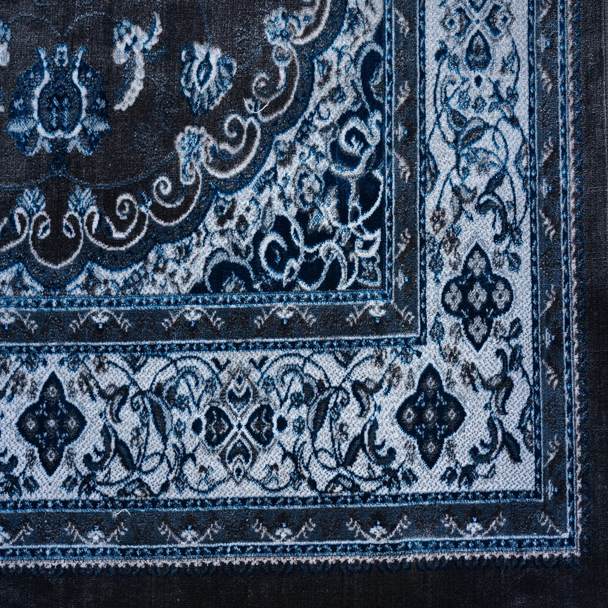 Elegant Machine-Made Persian Style Rug – Blue & Grey Medallion Design