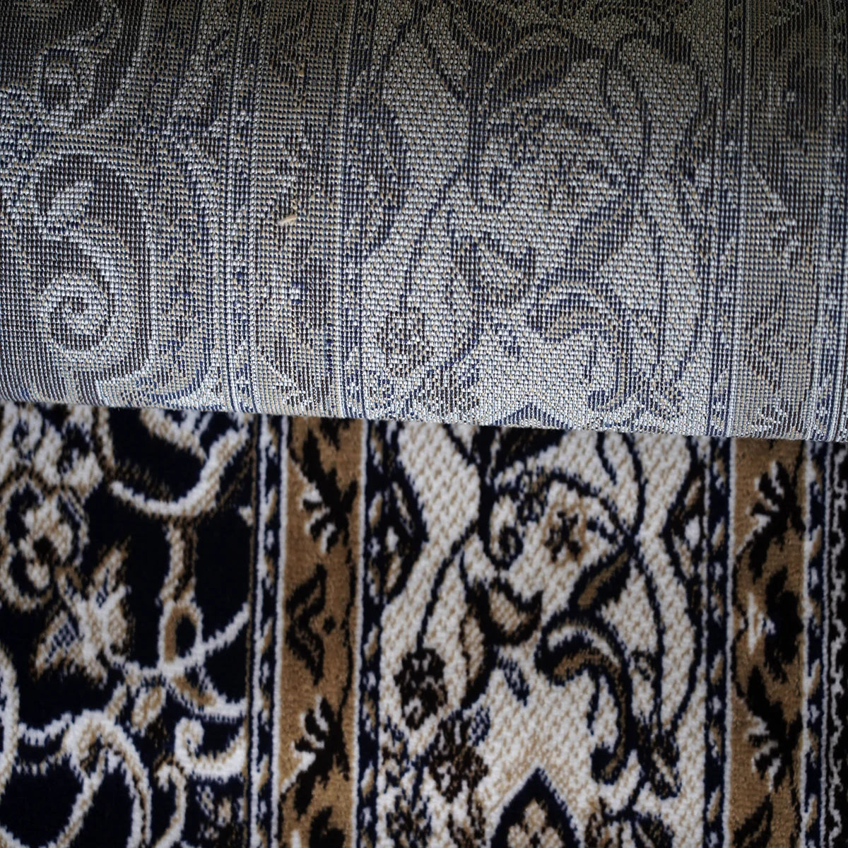 Elegant Traditional Persian Style Machine-Made Rug
