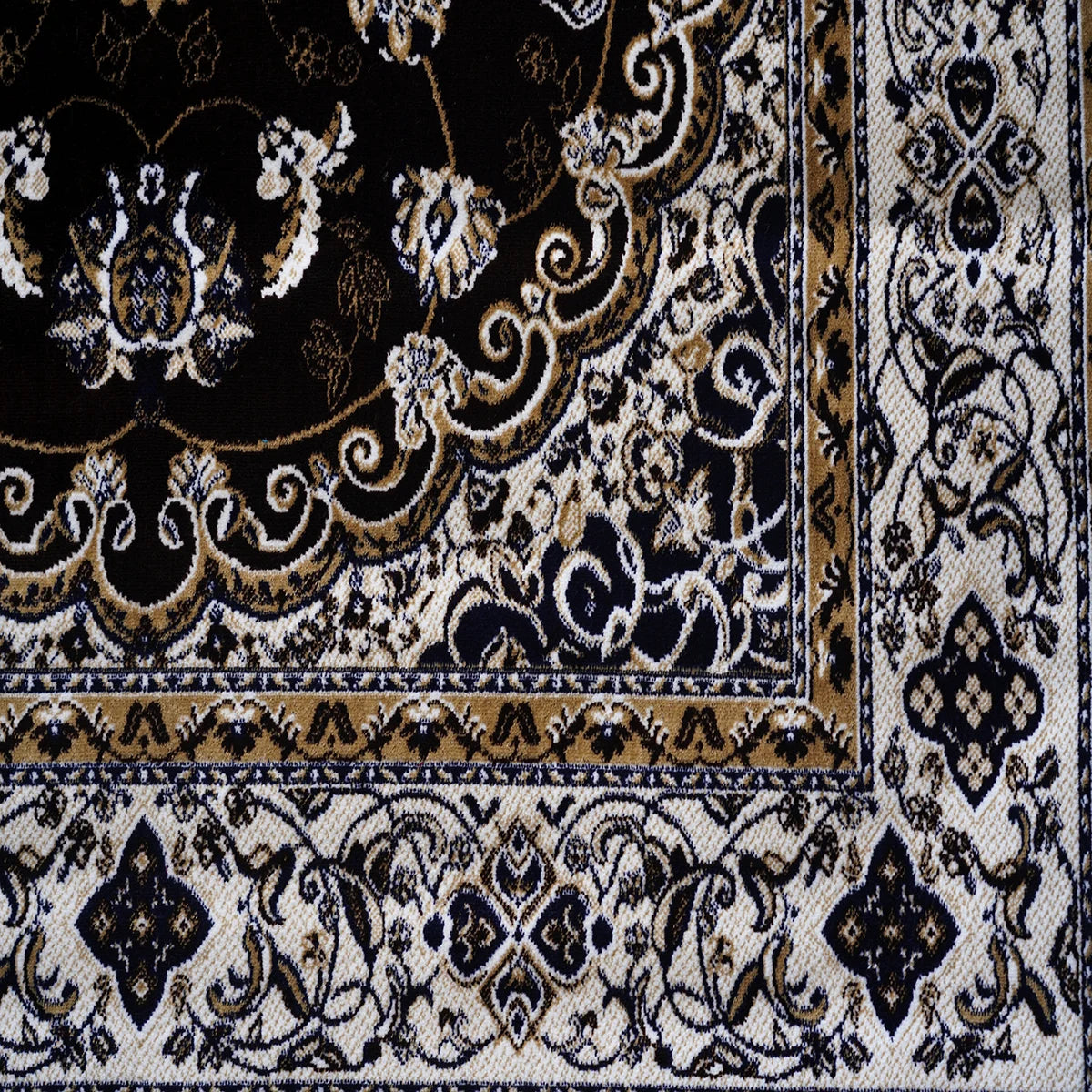 Elegant Traditional Persian Style Machine-Made Rug