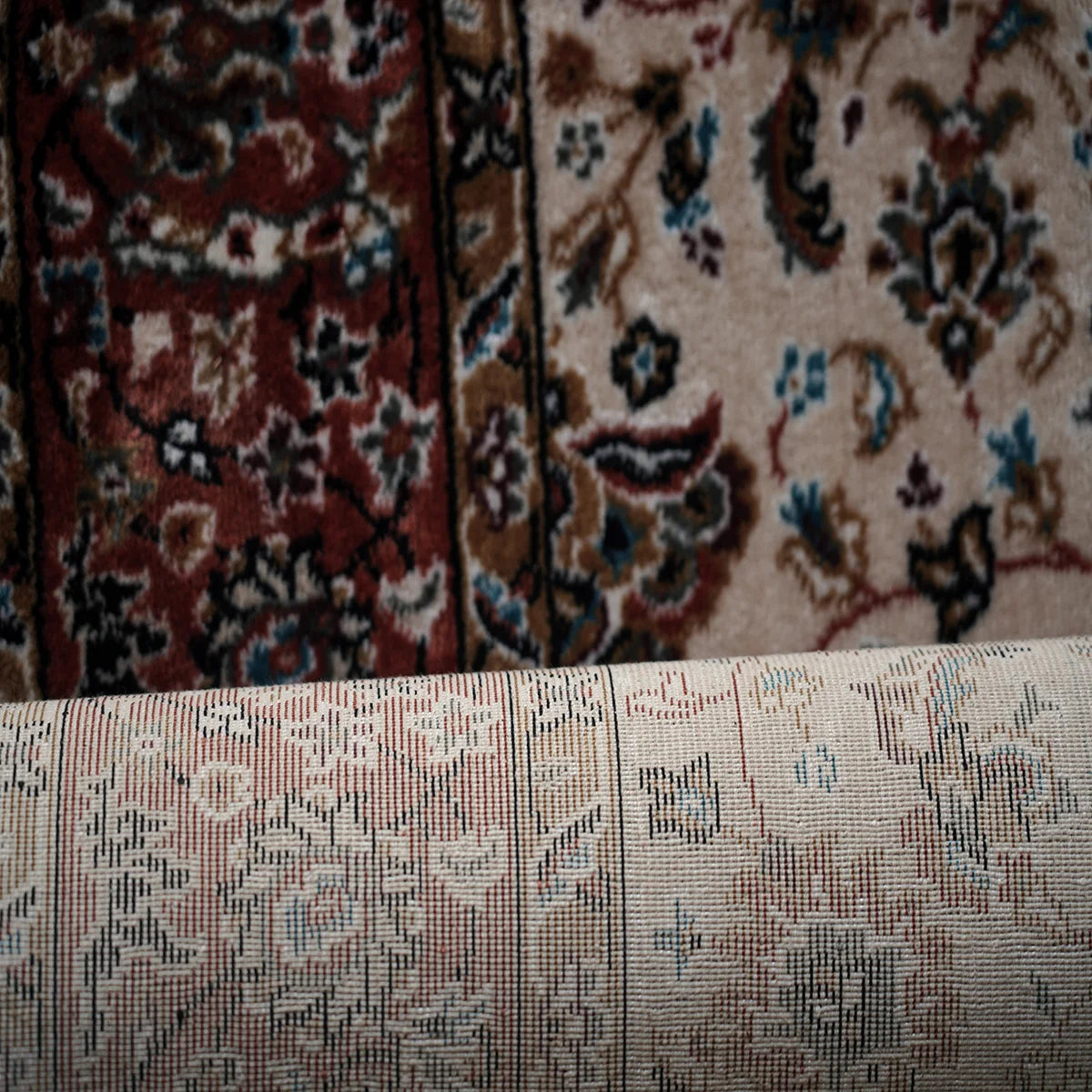 Elegant Traditional Floral Design Machine-Made Rug