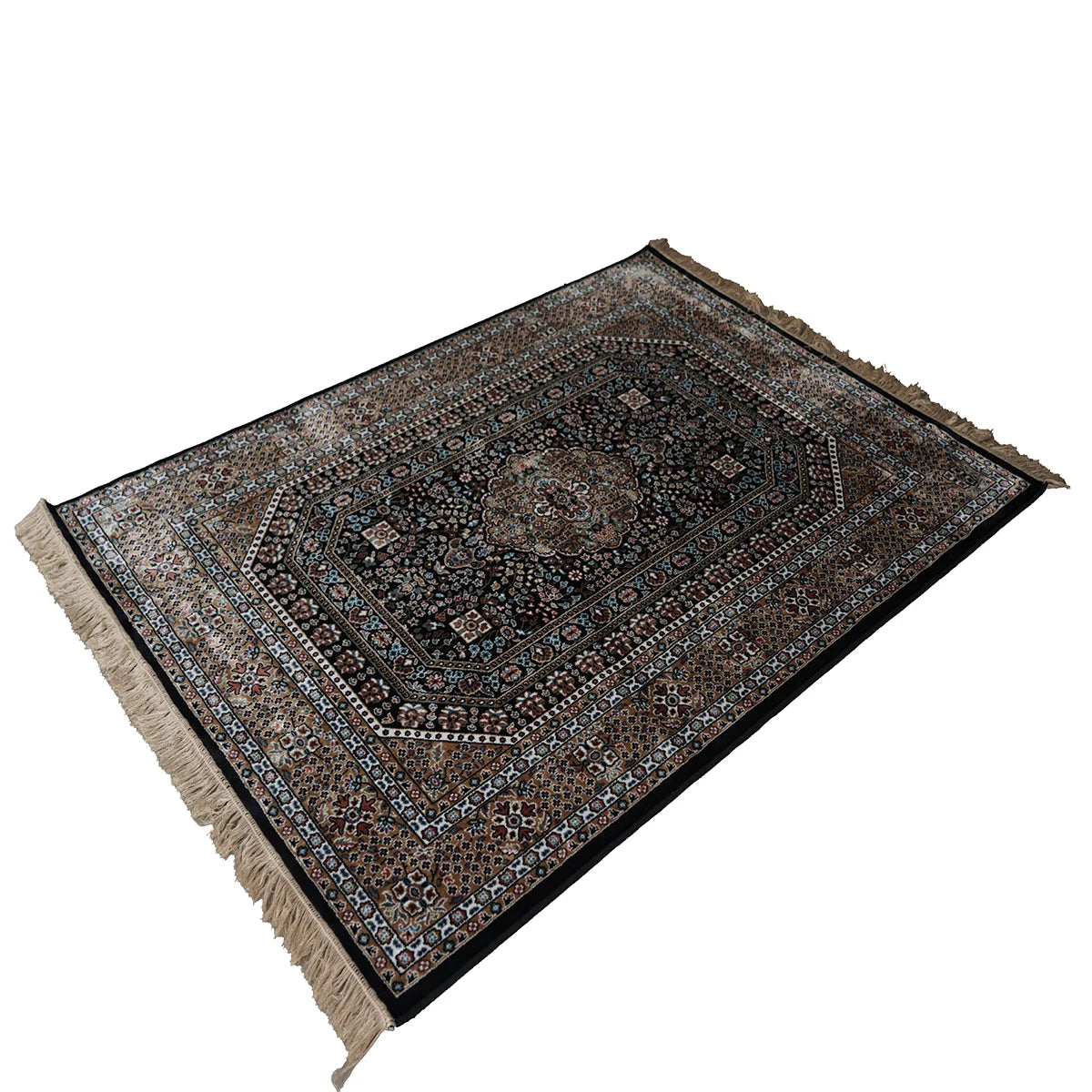 Elegant Traditional Machine-Made Persian Style Rug