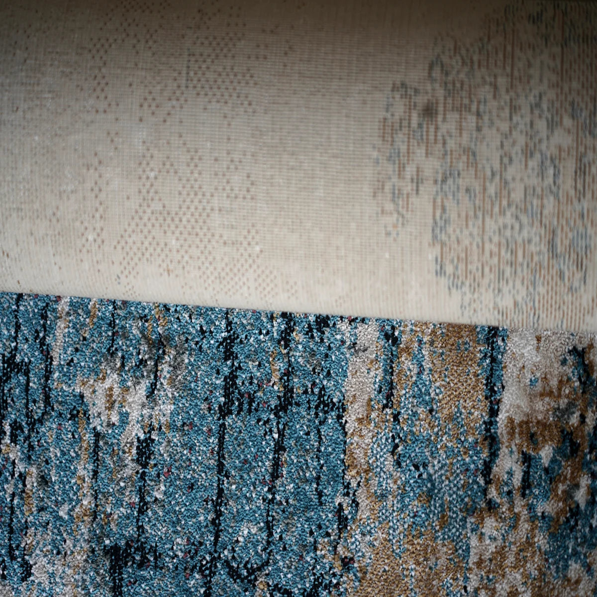 Abstract Blue & Beige Machine-Made Rug – Contemporary Area Carpet